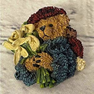 Vintage Bearwear Boyds Bears & Friends Grandma teddy bear with irises Brooch
